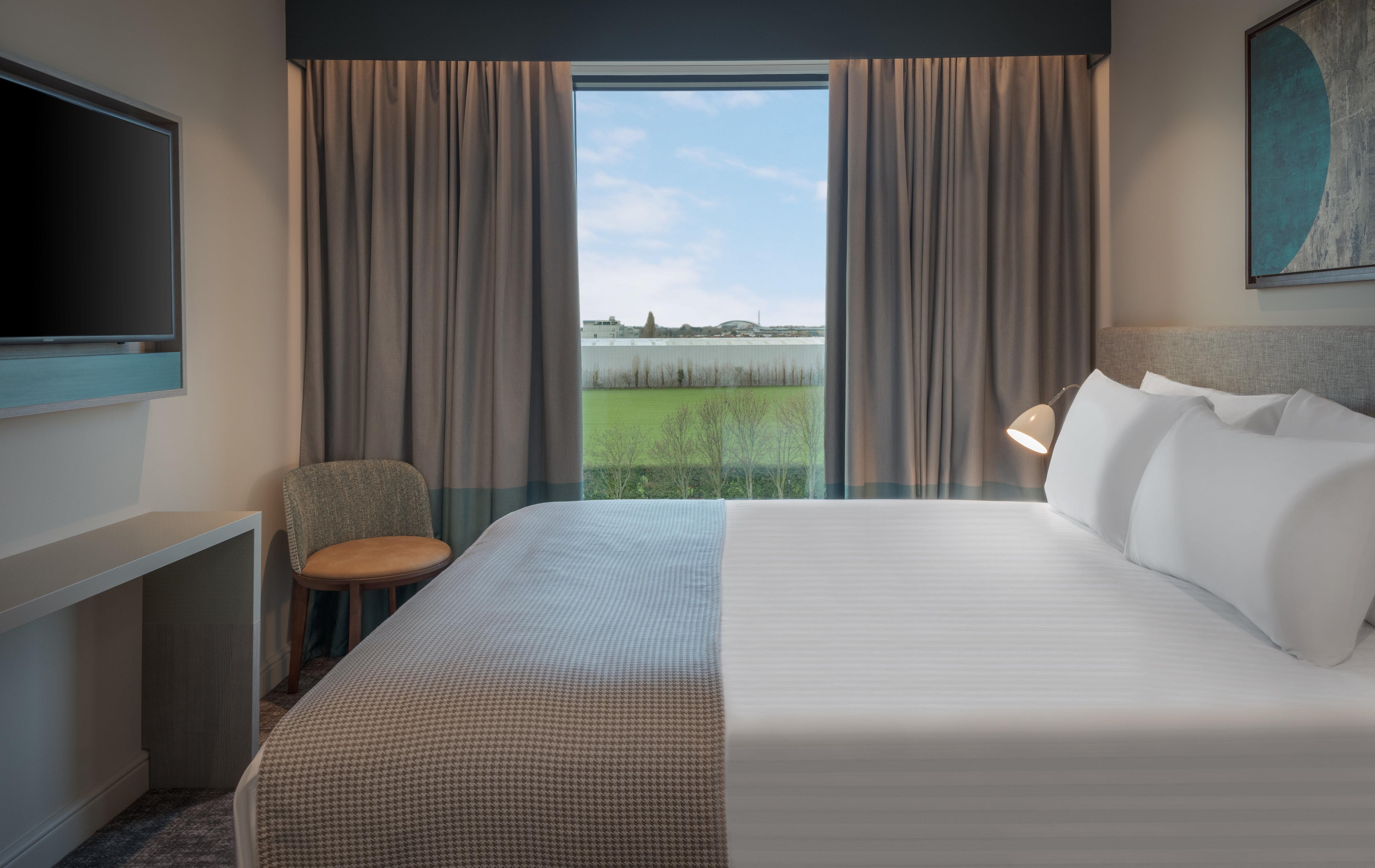Staybridge Suites London Heathrow - Bath Road, An Ihg Aparthotel Hillingdon Esterno foto