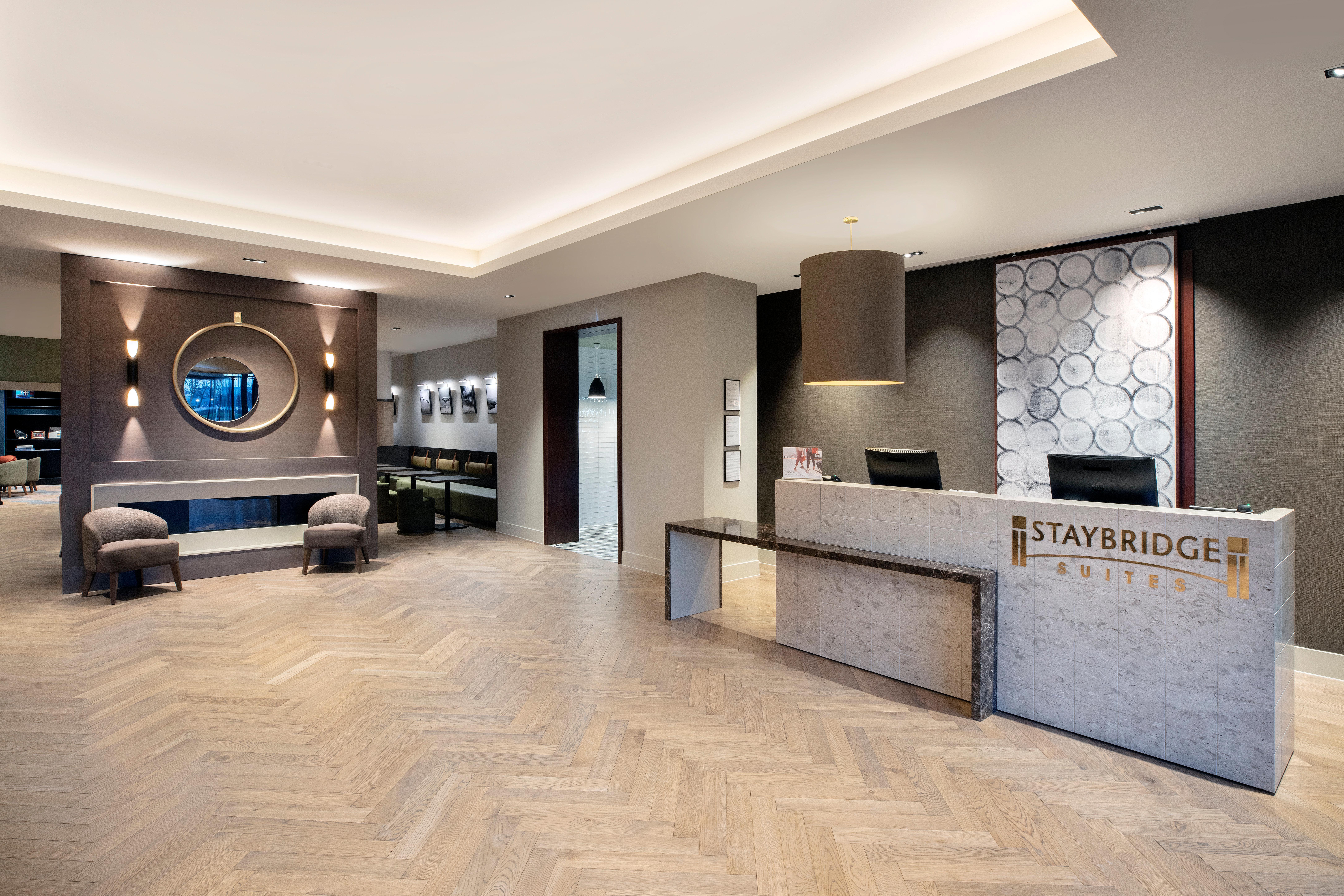 Staybridge Suites London Heathrow - Bath Road, An Ihg Aparthotel Hillingdon Esterno foto