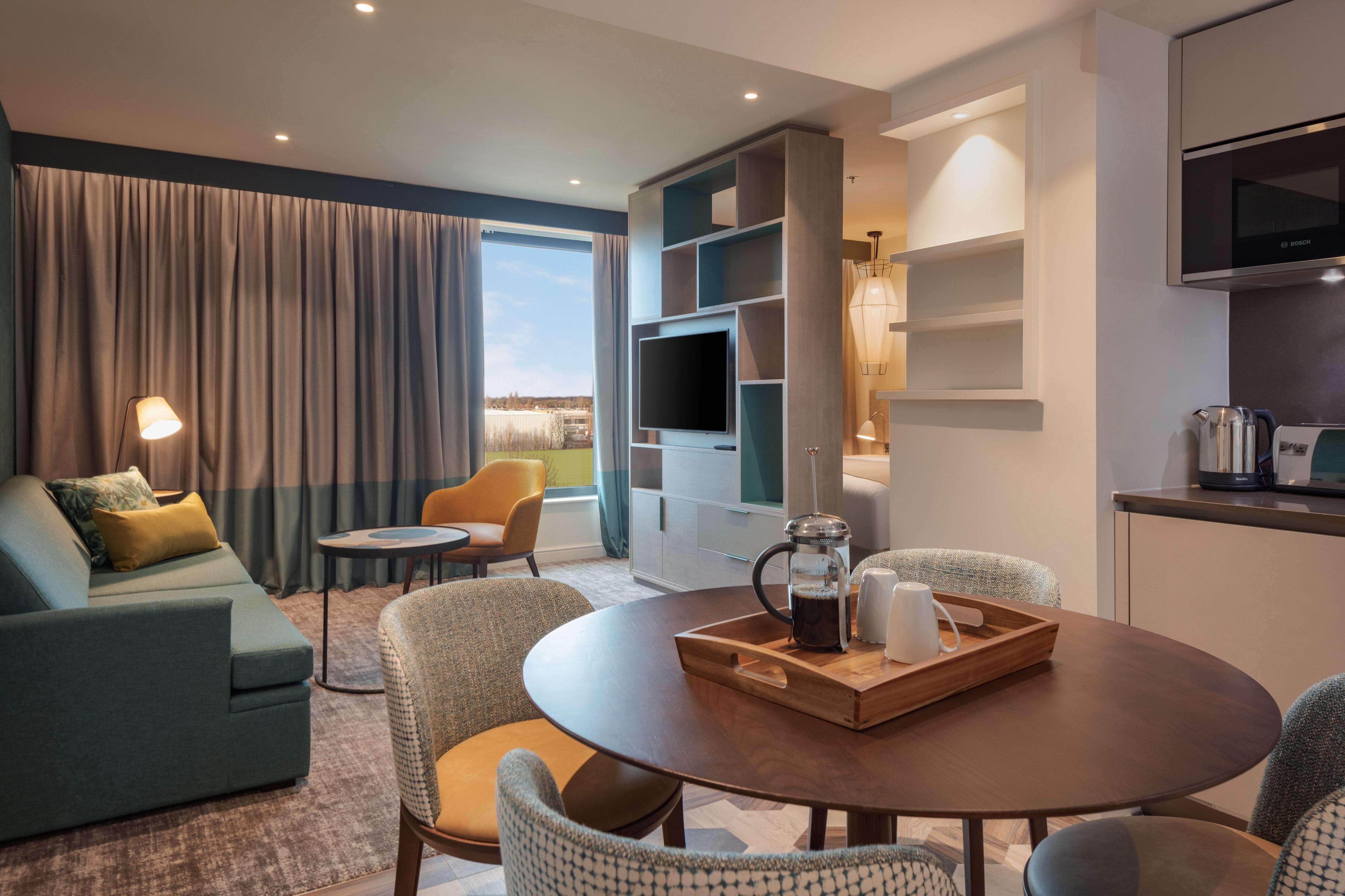 Staybridge Suites London Heathrow - Bath Road, An Ihg Aparthotel Hillingdon Esterno foto